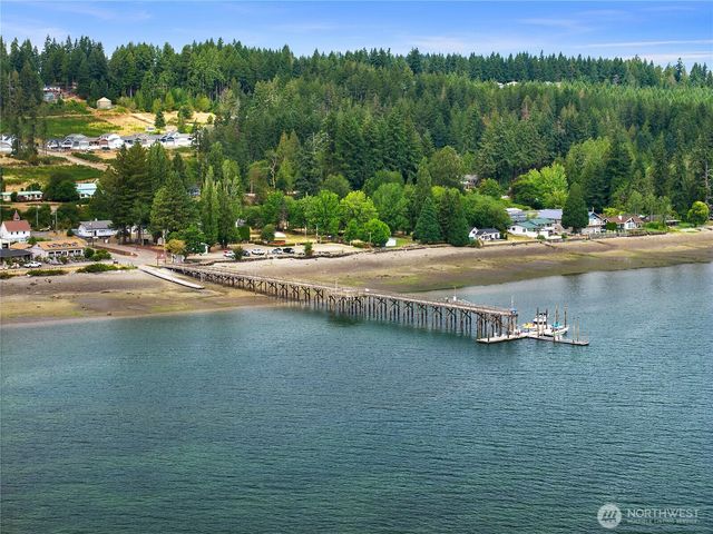 730 E North Bay Road, Allyn, WA 98524