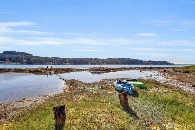 730 E North Bay Road, Allyn, WA 98524