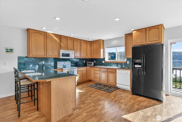 730 E North Bay Road, Allyn, WA 98524