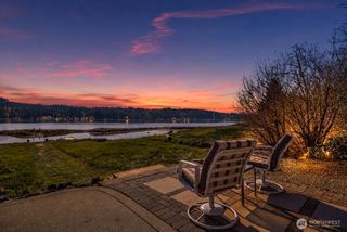 730 E North Bay Road, Allyn, WA 98524