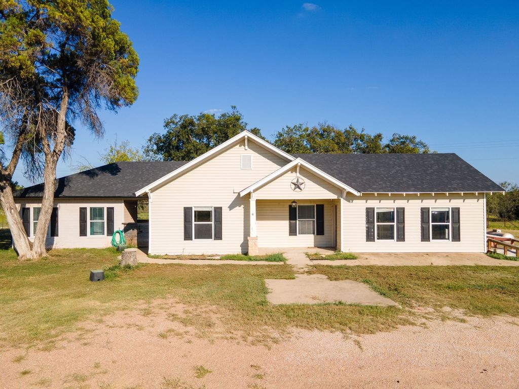 388 cr 3500, Lampasas, TX 76550