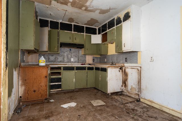 218 N Preston Street, Whitney, TX 76692