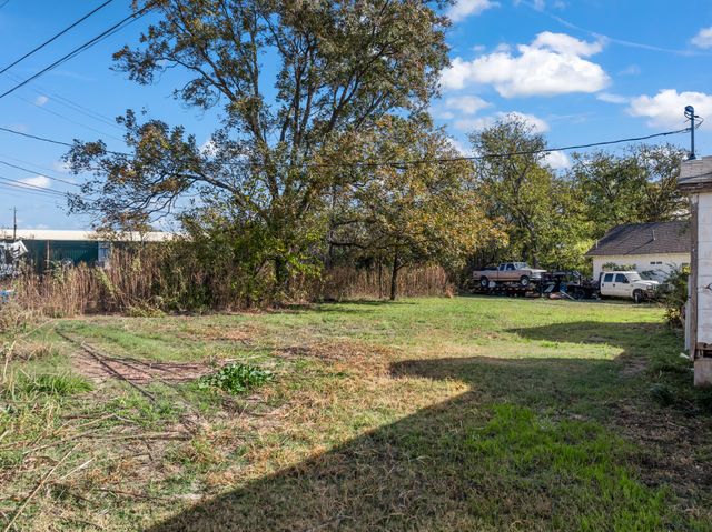 218 N Preston Street, Whitney, TX 76692