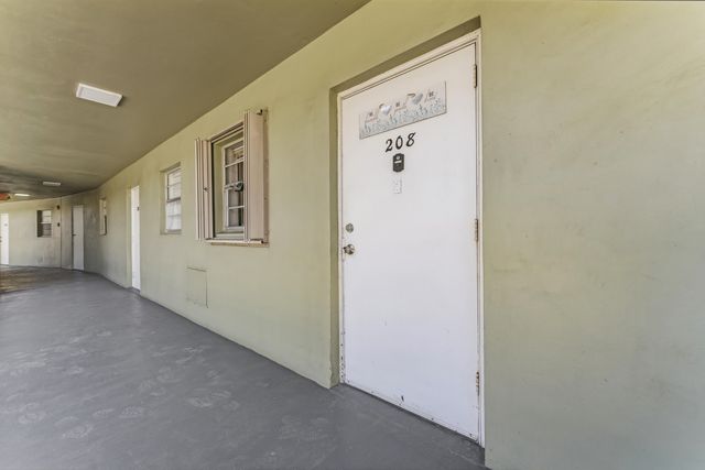 1638 Embassy Drive 208, West Palm Beach, FL 33401