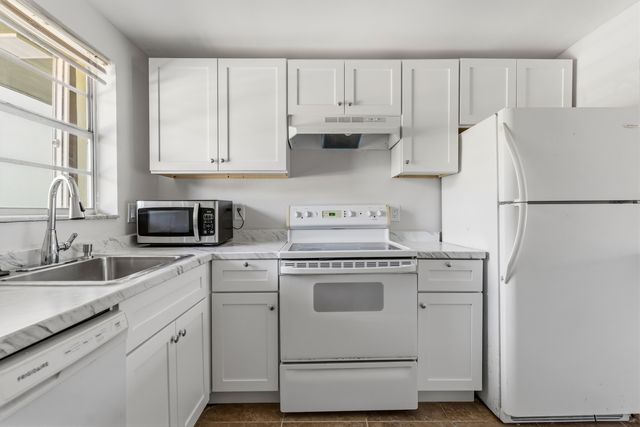 1638 Embassy Drive 208, West Palm Beach, FL 33401