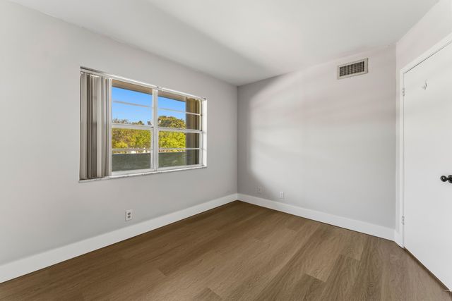 1638 Embassy Drive 208, West Palm Beach, FL 33401