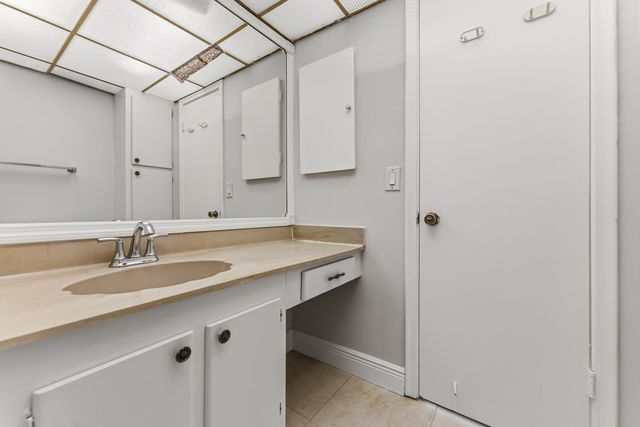 1638 Embassy Drive 208, West Palm Beach, FL 33401