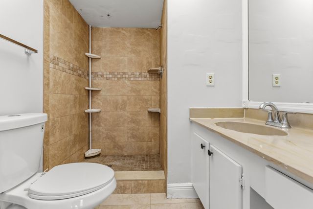 1638 Embassy Drive 208, West Palm Beach, FL 33401