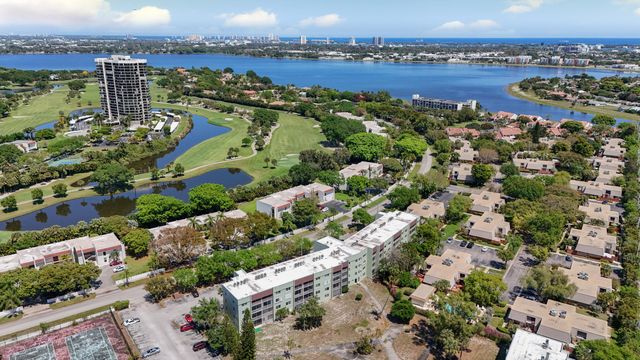 1638 Embassy Drive 208, West Palm Beach, FL 33401