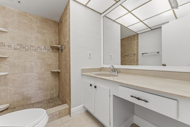 1638 Embassy Drive 208, West Palm Beach, FL 33401