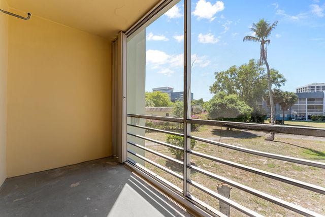 1638 Embassy Drive 208, West Palm Beach, FL 33401