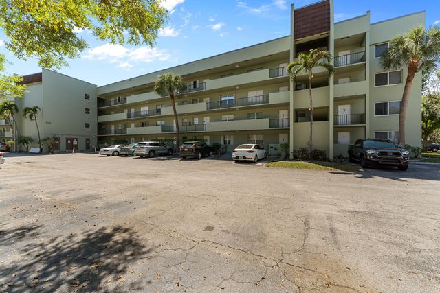 1638 Embassy Drive 208, West Palm Beach, FL 33401