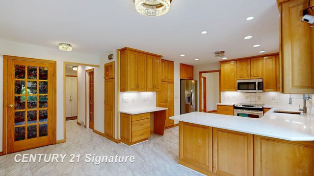 3175 Delevan Drive, Saginaw, MI 48603