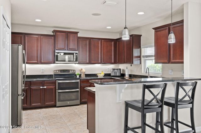 792 Dillard Drive SE, Palm Bay, FL 32909