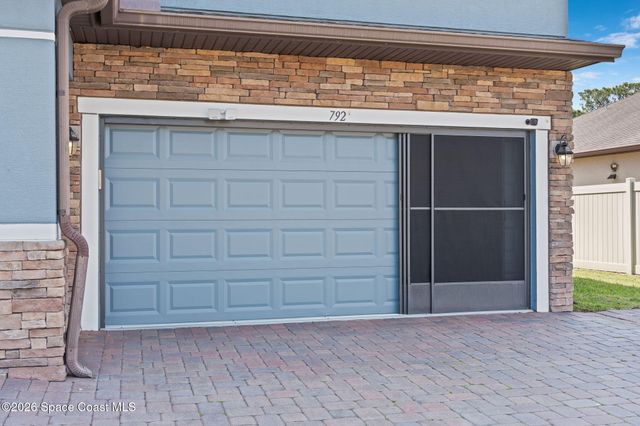 792 Dillard Drive SE, Palm Bay, FL 32909