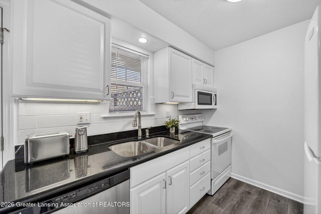 6126 Beechfield Drive 138, Lansing, MI 48911