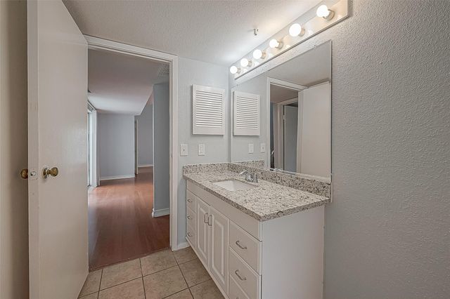 9809 Richmond Avenue C8, Houston, TX 77042