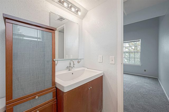 9809 Richmond Avenue C8, Houston, TX 77042