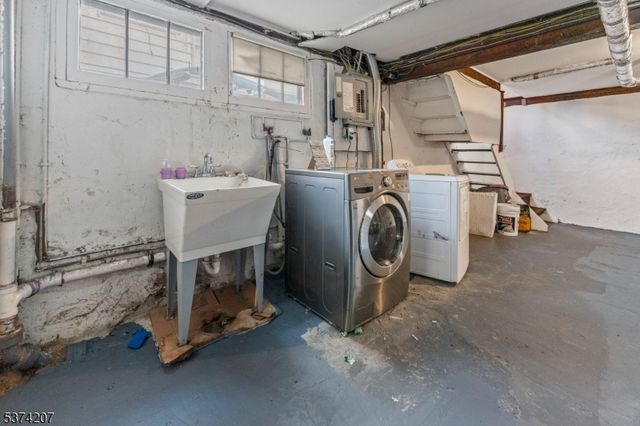 40 E 8th St, Clifton City, NJ 07011