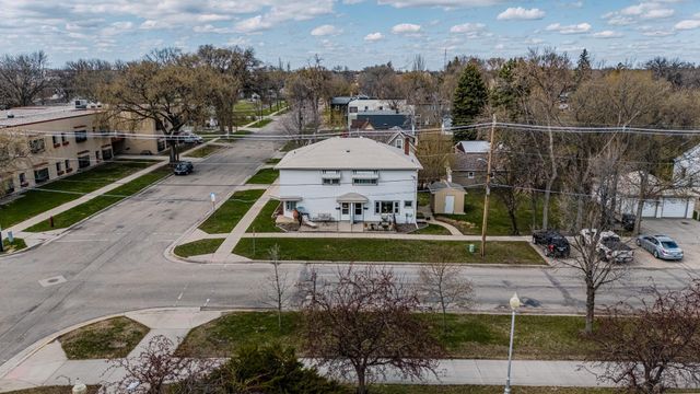 1002 5th Avenue S, Moorhead, MN 56560