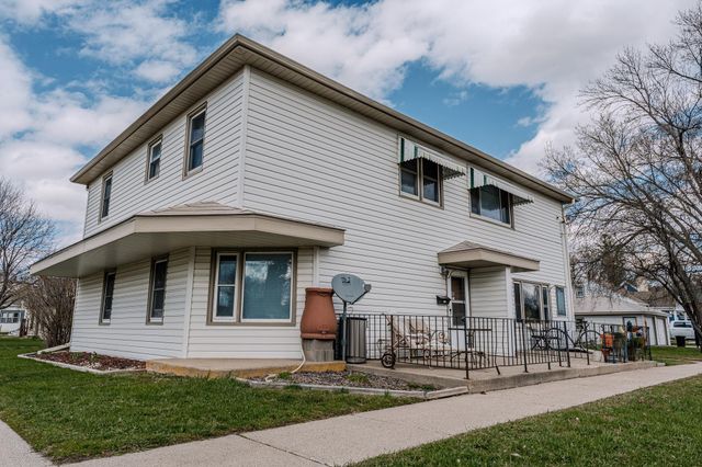 1002 5th Avenue S, Moorhead, MN 56560