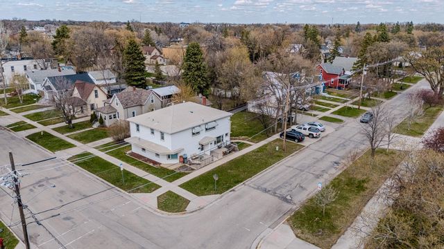 1002 5th Avenue S, Moorhead, MN 56560