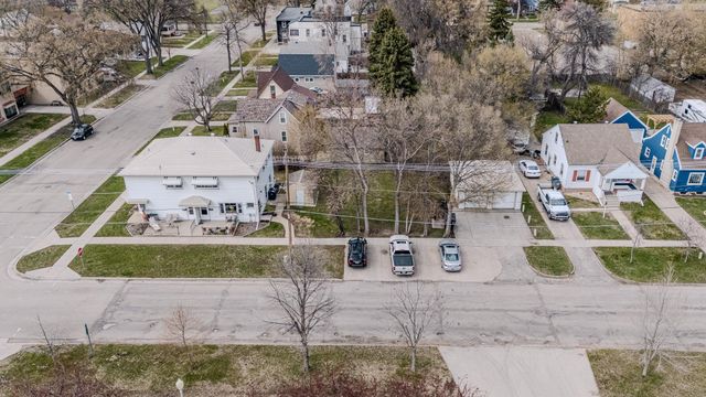 1002 5th Avenue S, Moorhead, MN 56560