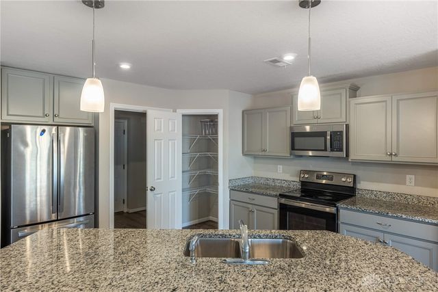 160 Old Pond Road, Springboro, OH 45066