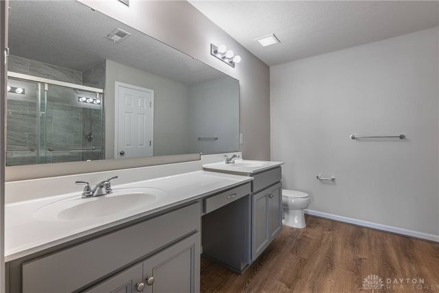 160 Old Pond Road, Springboro, OH 45066