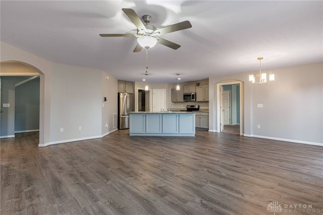 160 Old Pond Road, Springboro, OH 45066