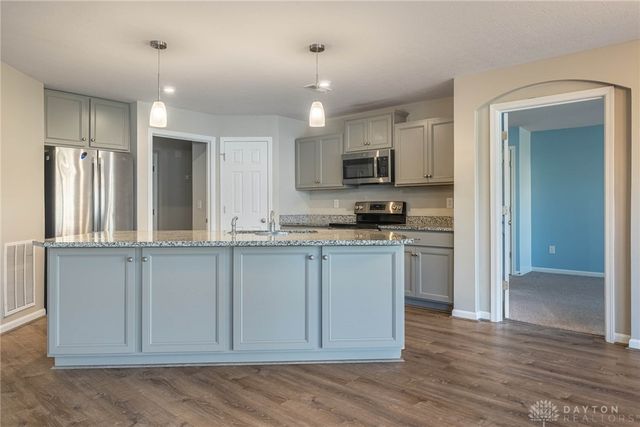 160 Old Pond Road, Springboro, OH 45066