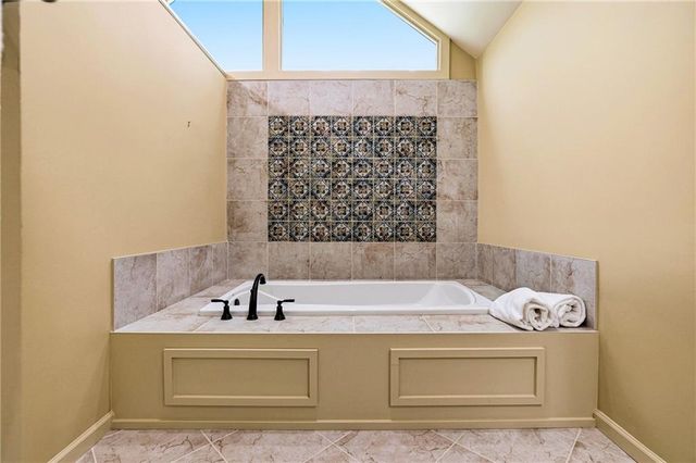 2571 Meadowglen Trail, Snellville, GA 30078