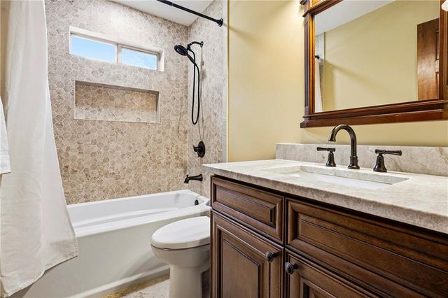 2571 Meadowglen Trail, Snellville, GA 30078