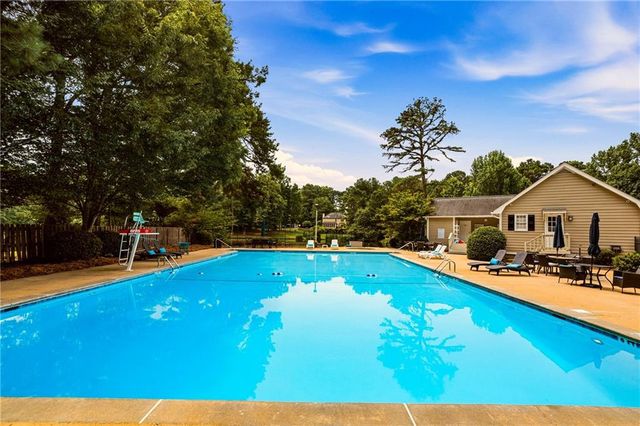 2571 Meadowglen Trail, Snellville, GA 30078