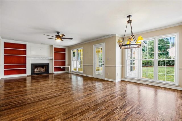 2571 Meadowglen Trail, Snellville, GA 30078