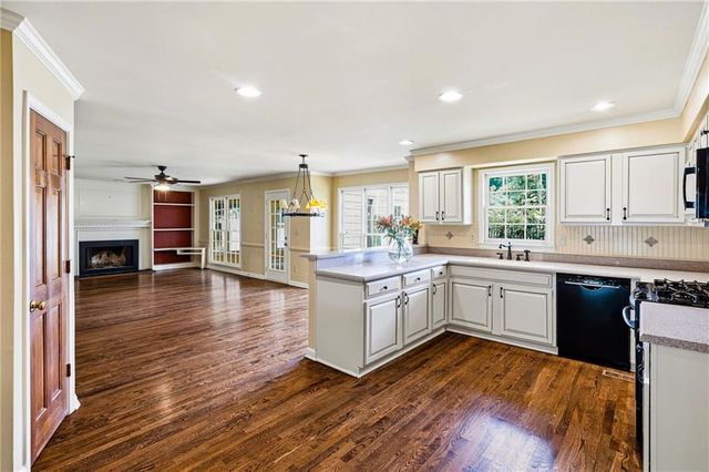 2571 Meadowglen Trail, Snellville, GA 30078