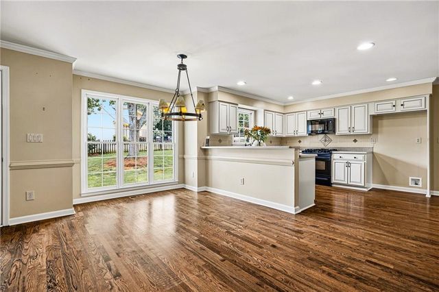 2571 Meadowglen Trail, Snellville, GA 30078