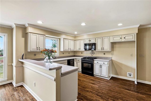 2571 Meadowglen Trail, Snellville, GA 30078