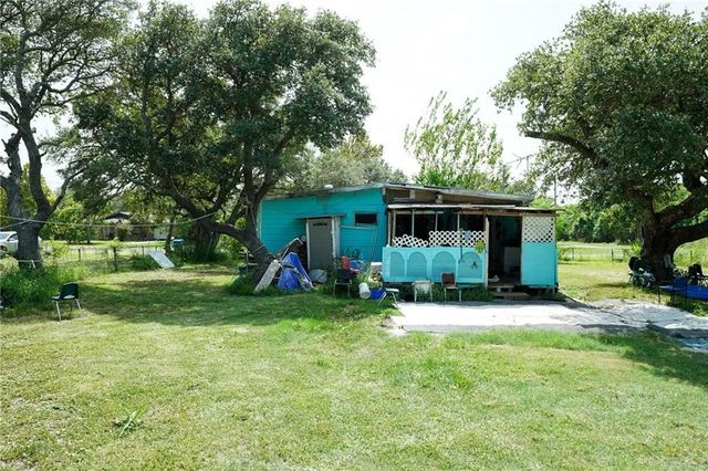 518 N Racine St, Rockport, TX 78382