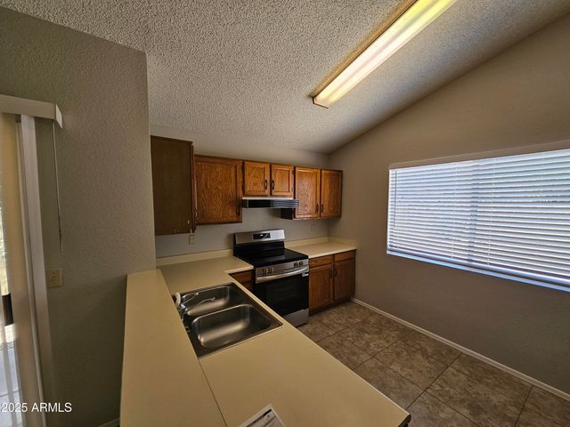 3040 E Bluefield Avenue, Phoenix, AZ 85032