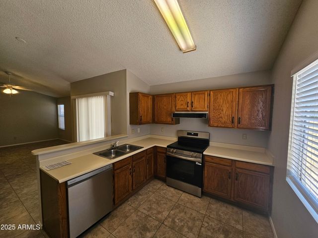 3040 E Bluefield Avenue, Phoenix, AZ 85032