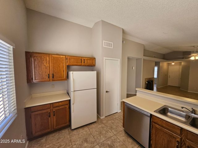 3040 E Bluefield Avenue, Phoenix, AZ 85032