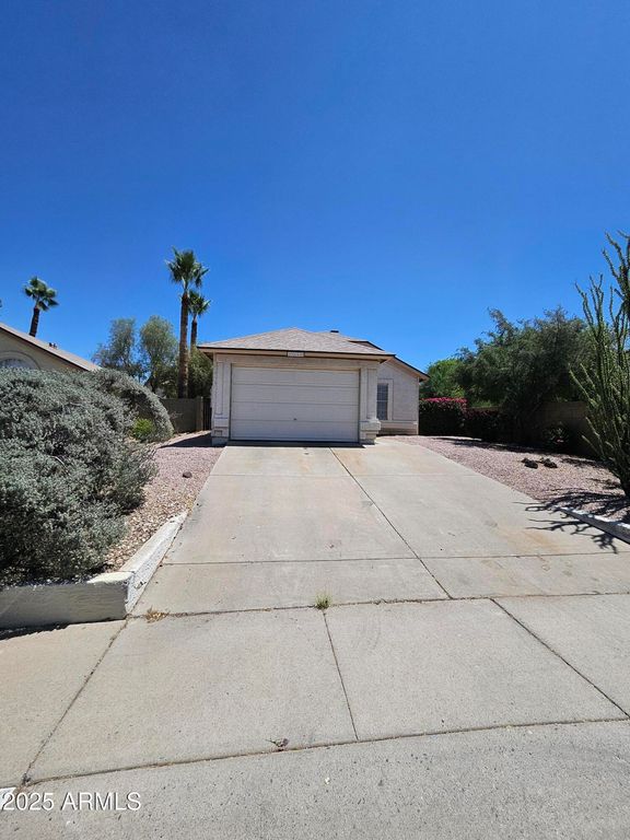 3040 E Bluefield Avenue, Phoenix, AZ 85032