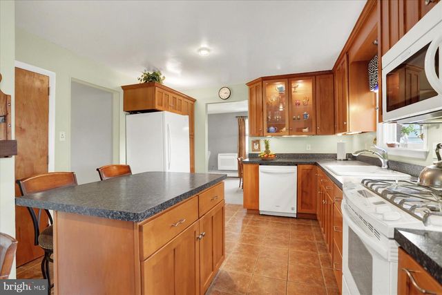 1100 BUTTER RD, Dover, PA 17315