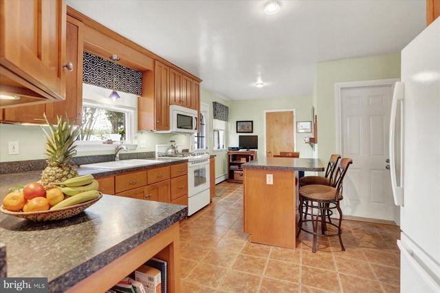 1100 BUTTER RD, Dover, PA 17315