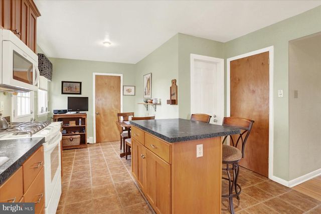 1100 BUTTER RD, Dover, PA 17315
