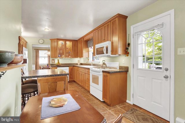 1100 BUTTER RD, Dover, PA 17315