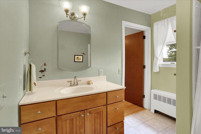 1100 BUTTER RD, Dover, PA 17315