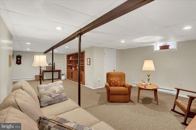 1100 BUTTER RD, Dover, PA 17315