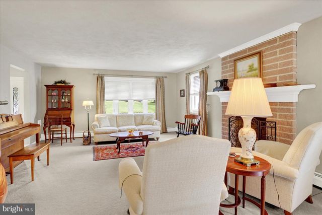 1100 BUTTER RD, Dover, PA 17315